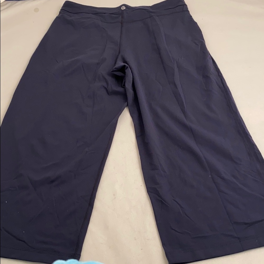 Lululemon navy pleated wide leg cropped pants - Picture 12 of 12